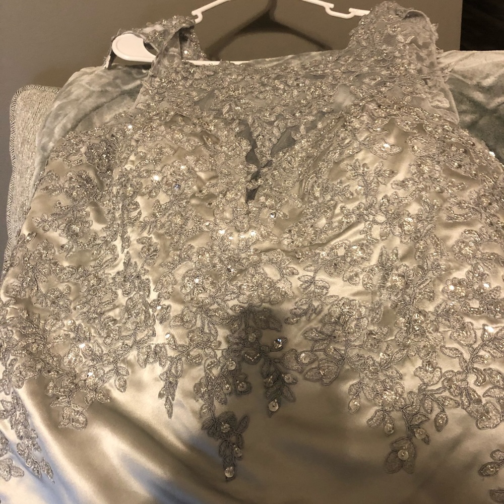 wedding dress never worn size 14